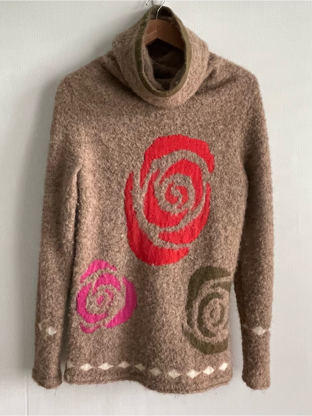 Neve Cozy Brown Turtleneck Sweater with Red & Pink Rose Motifs Alpaca wool